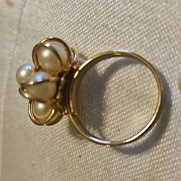 Gold-tone with Pearls Bracelet, Brooch, and Ring Set - Picture 6 of 8